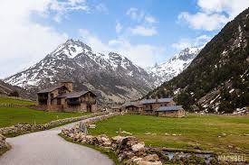 Con sol, vistas, cerca del centro y todos los servicios. Andorra Guia Completa Con Lo Mejor A Visitar Durante Todo El Ano Machbel