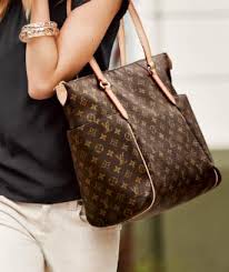Itu sekitar 175 kali lebih mahal. Tas Louis Vuitton Kw Cholidatuljanah