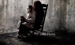 Langsung saja, berikut daftar 10 hantu paling seram di dunia yap, sangat pantas untuk menempatkan zombie dalam daftar teratas 10 hantu paling seram di dunia karena makhluk ini mempunyai semua kriteria untuk membuat kita takut. Kisah Misteri Ini Dia 6 Boneka Paling Seram Di Dunia