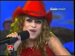 A punto de cumplir 50 años la eterna chica dorada. Paulina Rubio Al Fin De Semana 2000 Youtube