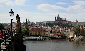 Pražský hrad patří mezi nejkrásnější a nejrozlehlejší památky prahy. Prazsky Hrad Prahapamatky Cz Prahapamatky Cz