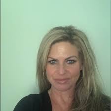 Amy Mullaney's Instagram, Twitter & Facebook