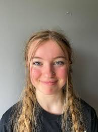 17 year old aspiring actress from aberdeenshire, I've been in a pantomime  for Cinderella, i've got a National 5 and Higher Drama qualifications at B  grades, i've played the part of Cassie