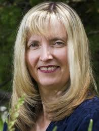 Julia Mendel's Instagram, Twitter & Facebook