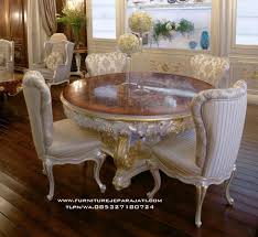 Meja makan bulat silang ini mempunyai desain klasik modern, yang dapat anda terapkan pada rumah anda yang bernuasna klasik ataupun minimalis. Meja Makan Bulat Ukiran Kayu Mahoni Klasik Jepara Furniture Jepara Jati