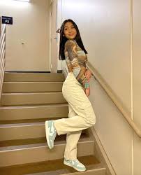 She has five siblings and her parents raised them in st. Xf9rcn Shfrudm