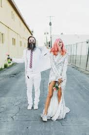 This Crazy Hipster Wedding Is Like Nothing We Ve Ever Seen Vegas Wedding Dress Las Vegas Elopement Hipster Wedding