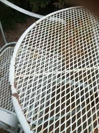 Repainting Metal Furniture Easy As 1 2 3 Patio Furniture Makeover Metal Patio Furniture Patio Furniture Redo
