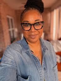 Kelli Burns, Your Favorite Therapist (@kellisafespace) • Instagram photos  and videos