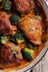 Succulent Chicken Thighs Cooked In Rich Aromatic Coconut Curry Sauce Is An Easy Delicious Weeknight Re Curry Chicken Thighs Coconut Curry Coconut Curry Sauce