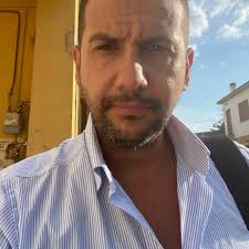 Dottor Massimiliano Mariani: «Ogni paziente è diverso, ogni caso è unico.  Ciò che amo del mio lavoro è trovare la soluzione per ognuno di loro».  Leggi la storia: https://www.monasterio.it/storia-di-corsia-dottor-mariani/