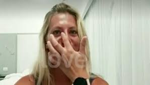 Τα μηνυματα της νικολετας μαυριδη και της καρολινας καλυβα, μετα την αποχωρηση της Survivor Me Dakrya Sta Matia H Elenh Xamperh Milhse Gia Niko Kai Tzeims