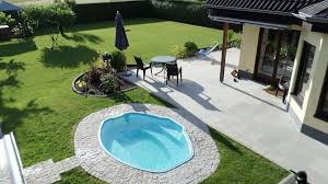 Small Inground Pools Are The Perfect Solution If You Have A Limited Outdoor Space But Still Want Small Inground Pool Swimming Pool Designs Garden Swimming Pool