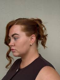 Hi, just wanting to find out if there are any Saffa hairdressers here who  specialise in blonde!? In 10 years of living here, I've never managed to  find a hairdresser who can