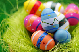 Ogni volta che penso alla pasqua, mi viene sempre in quest'anno le uova di pasqua più cool, stilose e social sono le emoji eggs. Decorazione Delle Uova Di Pasqua