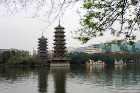 Tripadvisor'ın interaktif haritasını kullanarak konuma ve yakındaki restoran ve gezilecek yer seçeneklerine göz atın. City Guide Alle Infos Zu Guilin Sehenswurdigkeiten Mehr Reisetopia