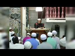 Shalat jamak taqdim yaitu mengumpulkan dua shalat fardhu dengan cara memajukan shalat fardhu yang belum masuk waktunya pada shalat fardhu yang sudah masuk waktunya. Bolehkah Solat Jamak Qasar Di Rumah Jika Hendak Keluar Bermusafir Uai Youtube