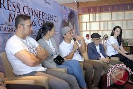 Film ini mengisahkan kegalauan seorang sarwono yang merupakan asli orang jawa. Film Hujan Bulan Juni Bermakna Personal Komitmen Antara News Sulawesi Utara