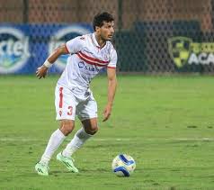 حصل طارق حامد، لاعب وسط الفريق الأول لكرة القدم بنادي الزمالك، على طرد خلال مباراة فريقه أمام المصري البورسعيدي، أمس الإثنين، بداعِ الخشونة على لاعب المنافس، وهو ما استدعى الحكم محمود البنا، لإشهار البطاقة الحمراء. Ø§Ù„Ø²Ù…Ø§Ù„Ùƒ ÙŠÙˆØ¶Ø­ Ø­Ø¬Ù… Ø¥ØµØ§Ø¨Ø© Ø·Ø§Ø±Ù‚ Ø­Ø§Ù…Ø¯ Ø£Ù…Ø§Ù… Ø³Ù…ÙˆØ­Ø© ÙƒÙˆØ±Ø©Ù¡Ù¡