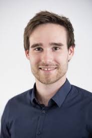 Inszeniertes Schwimm-Rennen