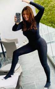 Carol vorderman admits some days she was left thinking i don't see the point in carrying on. Carol Vorderman Shows Off Stunning Figure In Skin Tight Belted Jumpsuit Mirror Online