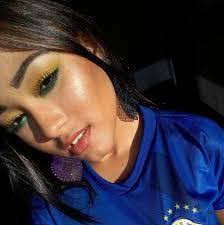 Caroline Nicole's Instagram, Twitter & Facebook