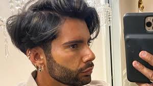 Come schiarire i capelli tinti di nero in modo naturale? Federico Fashion Style Cambia Look In Quarantena Schiarisce I Capelli Con Dei Colpi Di Luce