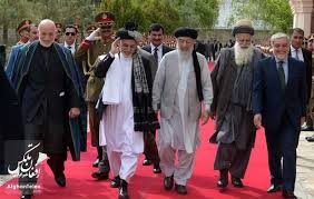حامد کرزَی سیاست‌مدار افغان و رئیس‌جمهور پیشین کشور افغانستان است. Ø­Ú©Ù…ØªÛŒØ§Ø± Ø¬Ù†Ú¯ Ø³Ø§Ù„Ø§Ø± ÛŒØ§ Ø³ÛŒØ§Ø³ØªÙ…Ø¯Ø§Ø±