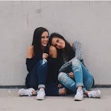 Freunde Freunde Genel Bff Pictures Bff Bffpictures Freunde Genel Pictures In 2020 Best Friend Photography Friend Poses Photography Friends Photography
