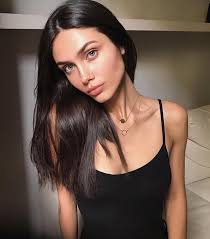 This pretty and refreshing style gives its wearer a pop of uniqueness and edge. Pin On Vika Bronova