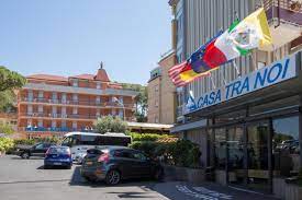 Posizionato vicino alla chiesa di santa caterina martire, hotel casa tra noi roma include 201 camere con viste sulla terrazza. Hotel Casa Tra Noi Rome Updated 2021 Prices
