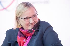 Wcześniej róża thun była zaangażowana w dwie organizacje antykomunistyczne ( studencki komitet solidarności i komitet. Roza Thun Ciotka Jaroslawa Kaczynskiego Jarku Umyj Zabki Kobieta