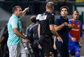 Saída de bola dupla do Palmeiras pode gerar alguma punição?