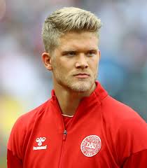 Moment arsenal star granit xhaka shows drastic new blonde hair to wife leonita leaving her stunned. 55 Cool Soccer Player Hairstyles 2020 Update Best Football Haircuts