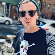 sam henri gold: "I'm very curious about the spa…"