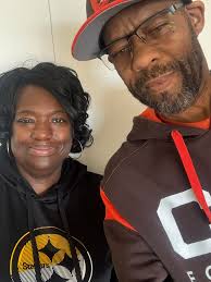 Let's see the pics of “Marriage United” “Football Divided “ couples.  Fortunate for us, we love the same team💯💯💯❤️❤️❤️