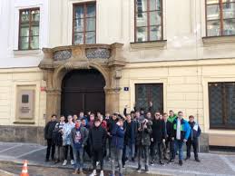 Poslanecká sněmovna sídlí v praze na malé straně. Exkurze Do Poslanecke Snemovny Cr 28 11 2018 Stredni Skola Educhem