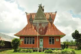 Setiap rumah adat yang dimiliki oleh suku batak memiliki ragam rumah adat yang berbeda pembangunan rumah adat simalungun tidak menggunakan paku. 8 Rumah Adat Sumatera Utara Gambar Filosofi Penjelasan Lengkap
