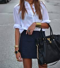 Boyfriend Gomlek Kombinleri Bakimli Kadin Yazlik boyfriend bayan goemlek modelleri mini jean şortlarla da muhteşem bir goeruenueme sahip. boyfriend gomlek kombinleri bakimli kadin