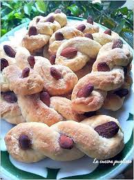 Tra I Dolci Tipici Della Tradizione Culinaria Pugliese Ci Sono Le Intorchiate Con Le Mandorle Le Intorchiate Con Le Man Ricette Cibi E Bevande Idee Alimentari