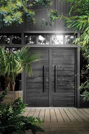 Porte D Entree En Bois Brule Entree Maison Moderne Porte Entree Bois Bois Brule