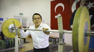 Jun 28, 2021 · edirne'deki yeni parka, naim süleymanoğlu heykeli yapıldı atık malzemelerle ve çeşitli maketlerle tasarlanan geri dönüşüm parkı'nda yapılan açılışta, milli halterci naim süleymanoğlu'nun heykeli dikkat çekti. Halil Mutlu Halter Denilince Naim Suleymanoglu Ilk Akla Gelen Isimdir