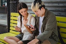 Large-Scale Survey Reveals How Students ...