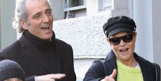 Giovanni terzi è una delle firme più amate del giornalismo italiano: Simona Ventura E Giovanni Terzi Prove Di Famiglia Con I Figli