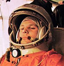 Gagarin was 1.57 metres tall. Esa Juri Gagarin 50 Jahre Bemannte Raumfahrt