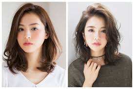 Model rambut wanita korea pendek yang memiliki bentuk paling menarik adalah wavy short hair. 8 Model Rambut Sebahu Tanpa Poni Yang Bikin Terlihat Muda Womantalk