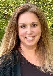 Jennifer Larocque's Instagram, Twitter & Facebook