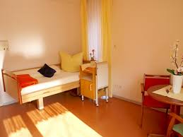 Hi, wir sind eine junge familie und suchen ein haus oder wohnung zum kauf oder zur miete. St Jakob Haus