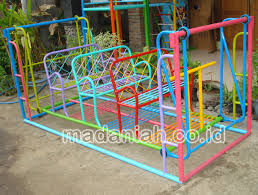 Selain tempat produsen, madaniah juga menjadi distributor toko suplier pengrajin mainan outdoor untuk anak, kami siap menerima pesanan proyek pengadaan paket mainan outdoor luar. Ayunan Besi Untuk Anak Model Kereta Dorong Model Terbaru