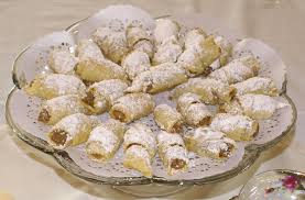 Christmas shortbread cookies are a wonderful, traditional holiday treat. Christmas Slovak Cookies Slovak Christmas Cookies Google Search Almond Crescent These Christmas Sugar Cookies Decorated With Royal Icing Are Cutest Desserts Kesenian Golek Sunda